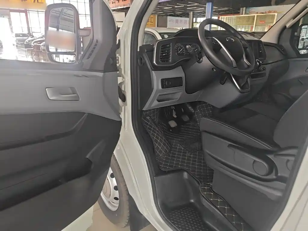 Maxus Xintu V80 2025 2025 Value Edition Aoyun 2.0T Manual Short Wheelbase Medium Roof 127Ps 5/6-seater