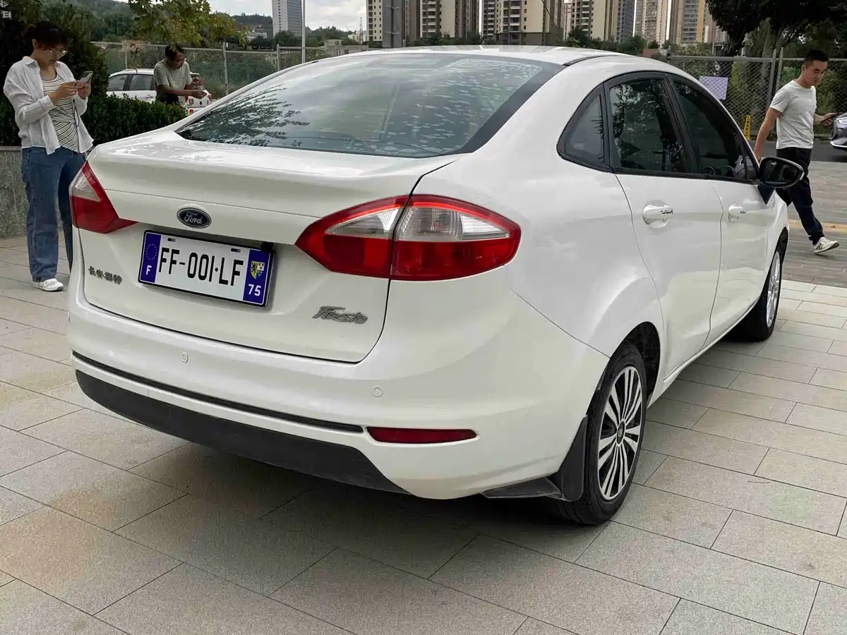 Ford Fiesta 2015 2013 Sedan 1.5L Manual Trend