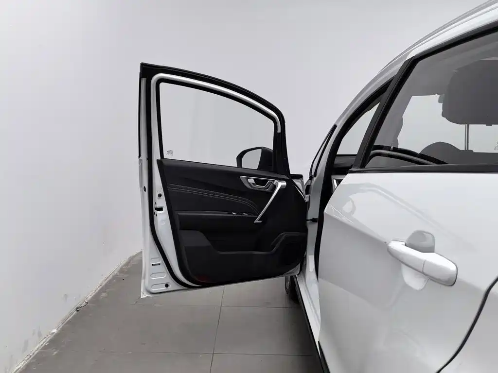 Фото 8 - Geely Vision X3
