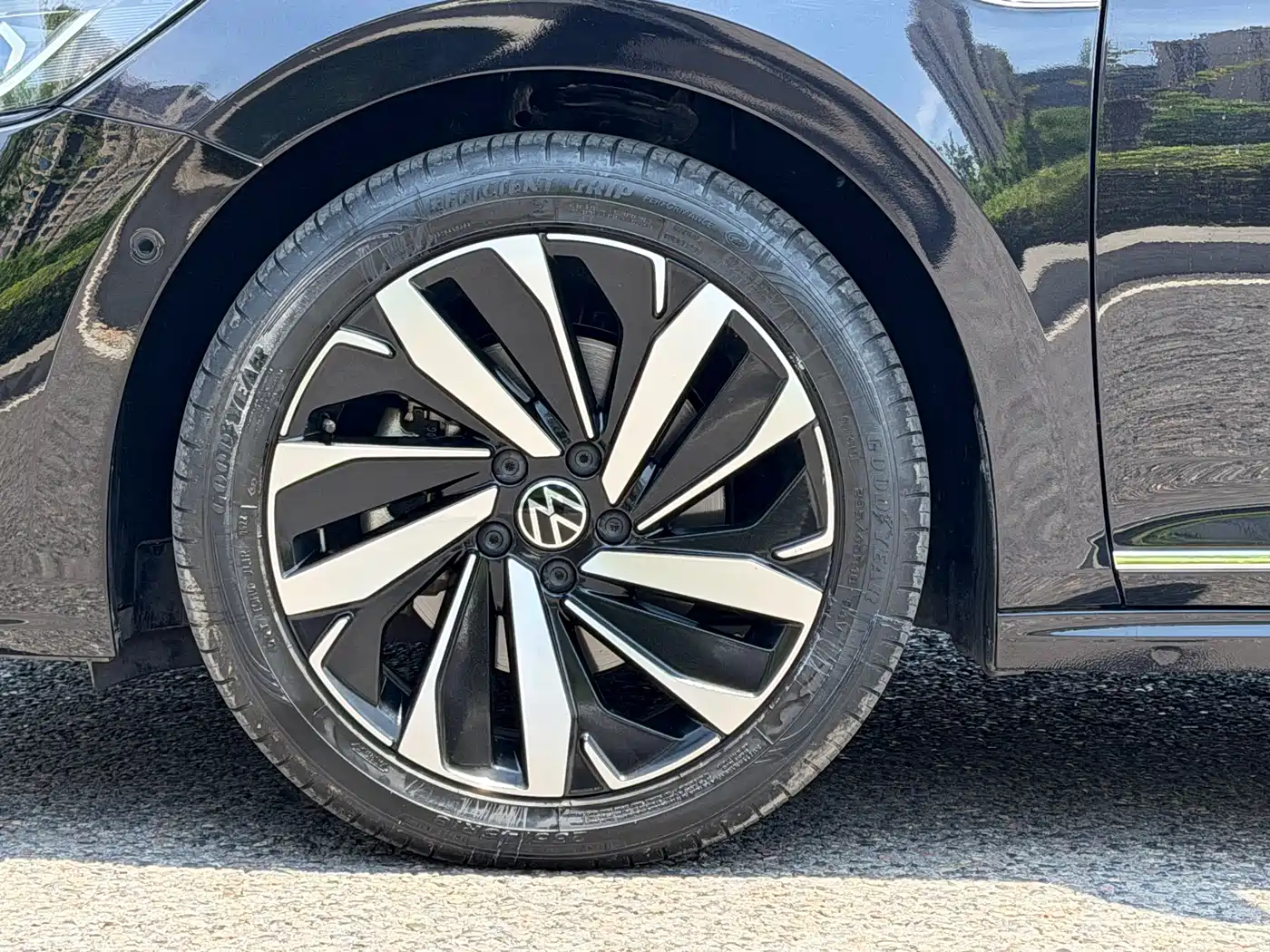 Volkswagen Passat 2022 330TSI Starlight Luxury Edition фото 6