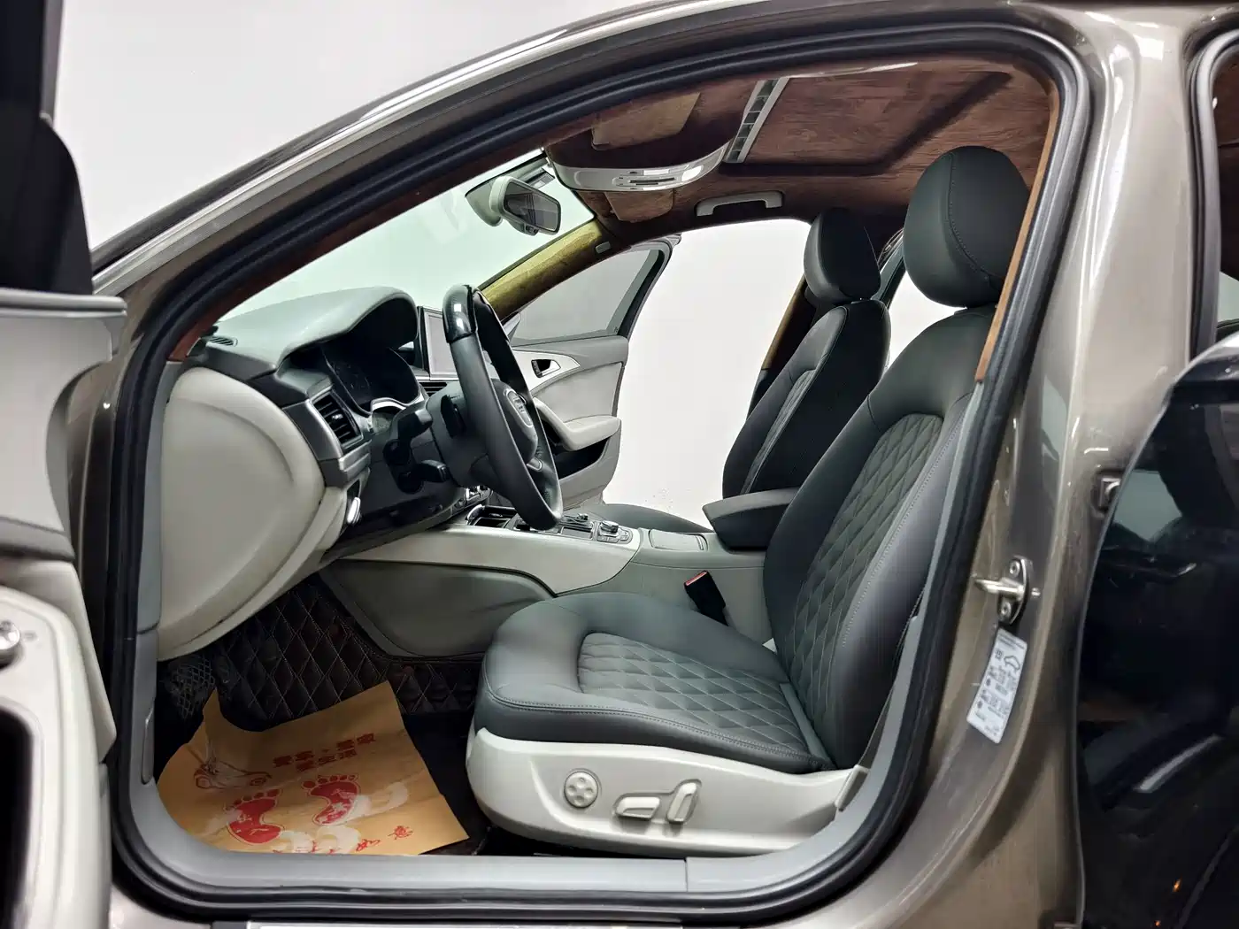 Фото 11 - Audi A6L