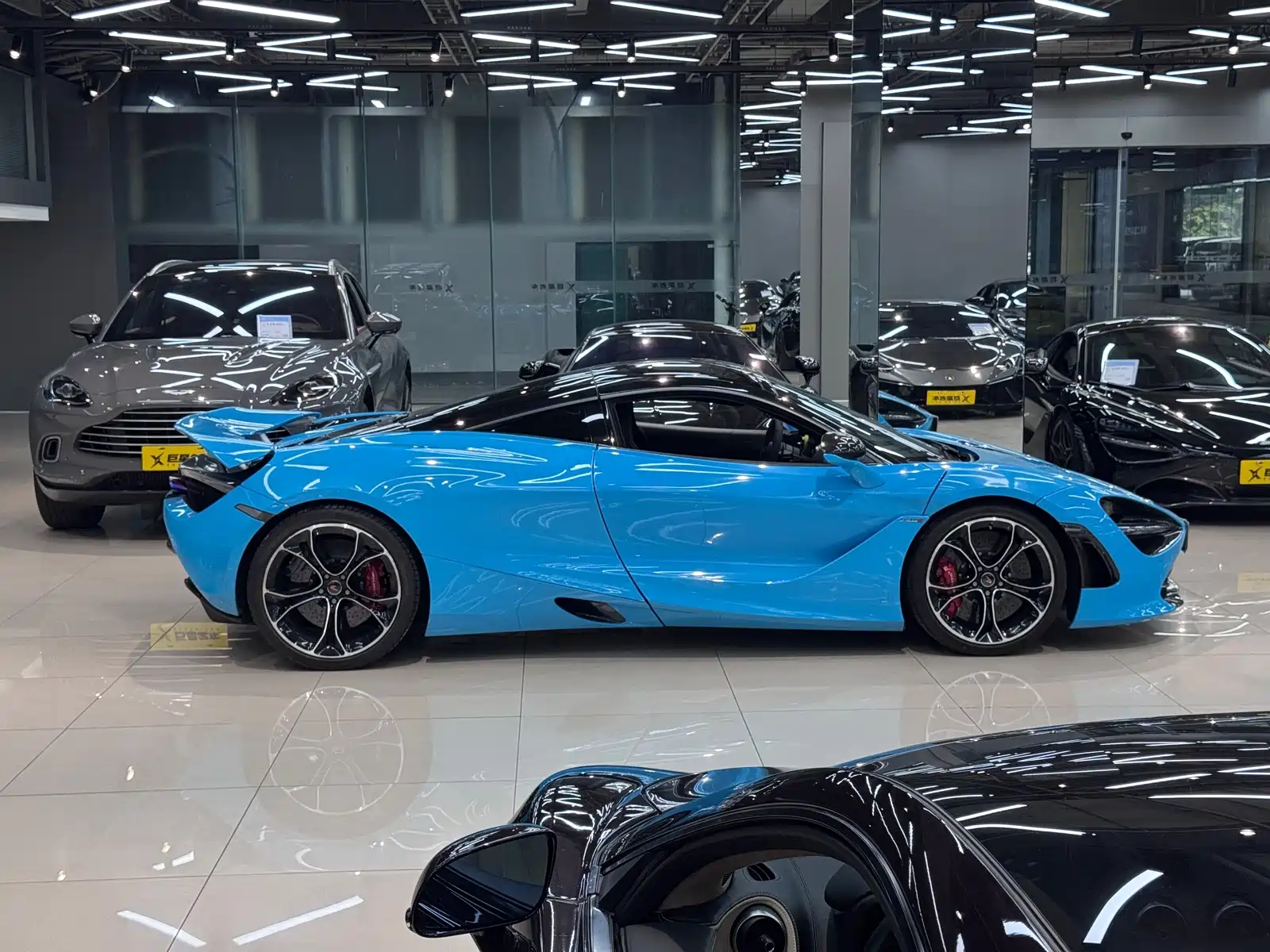 Photo 3 - McLaren 720S
