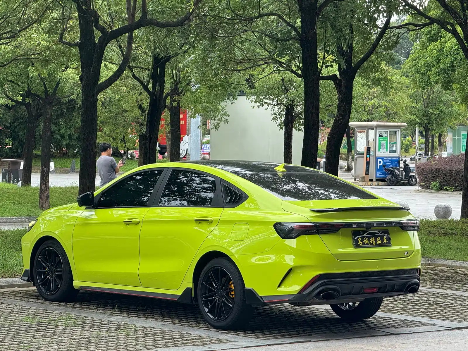 Фото 14 - Geely Binrui