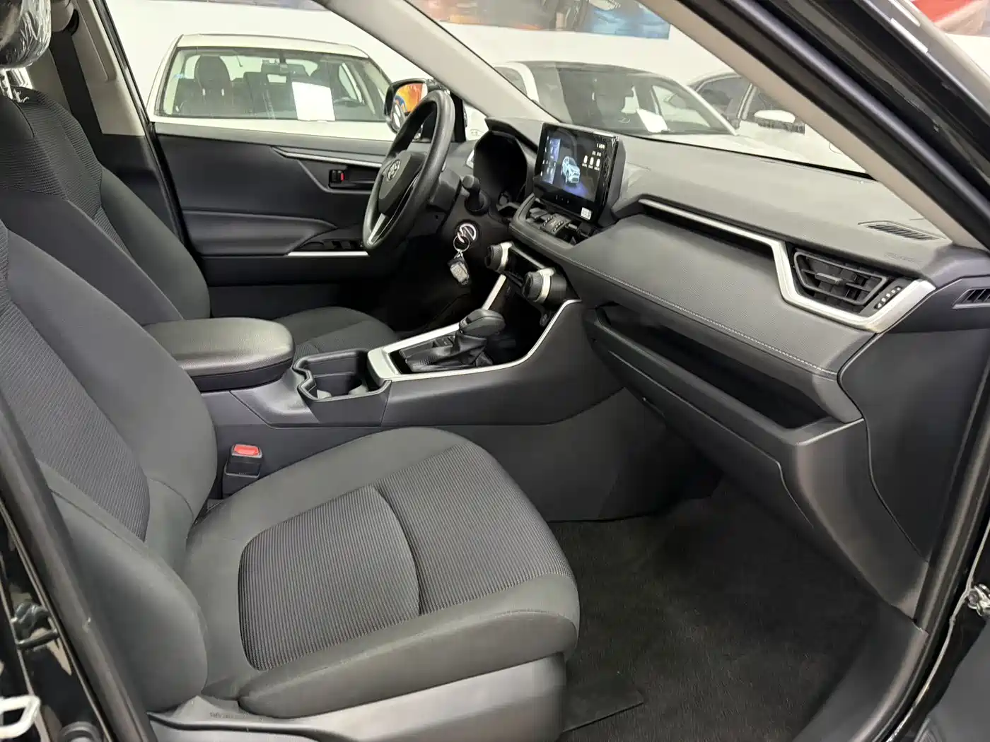 Toyota RAV4 Rongfang 2024 2.0L CVT FWD Urban Edition фото 8