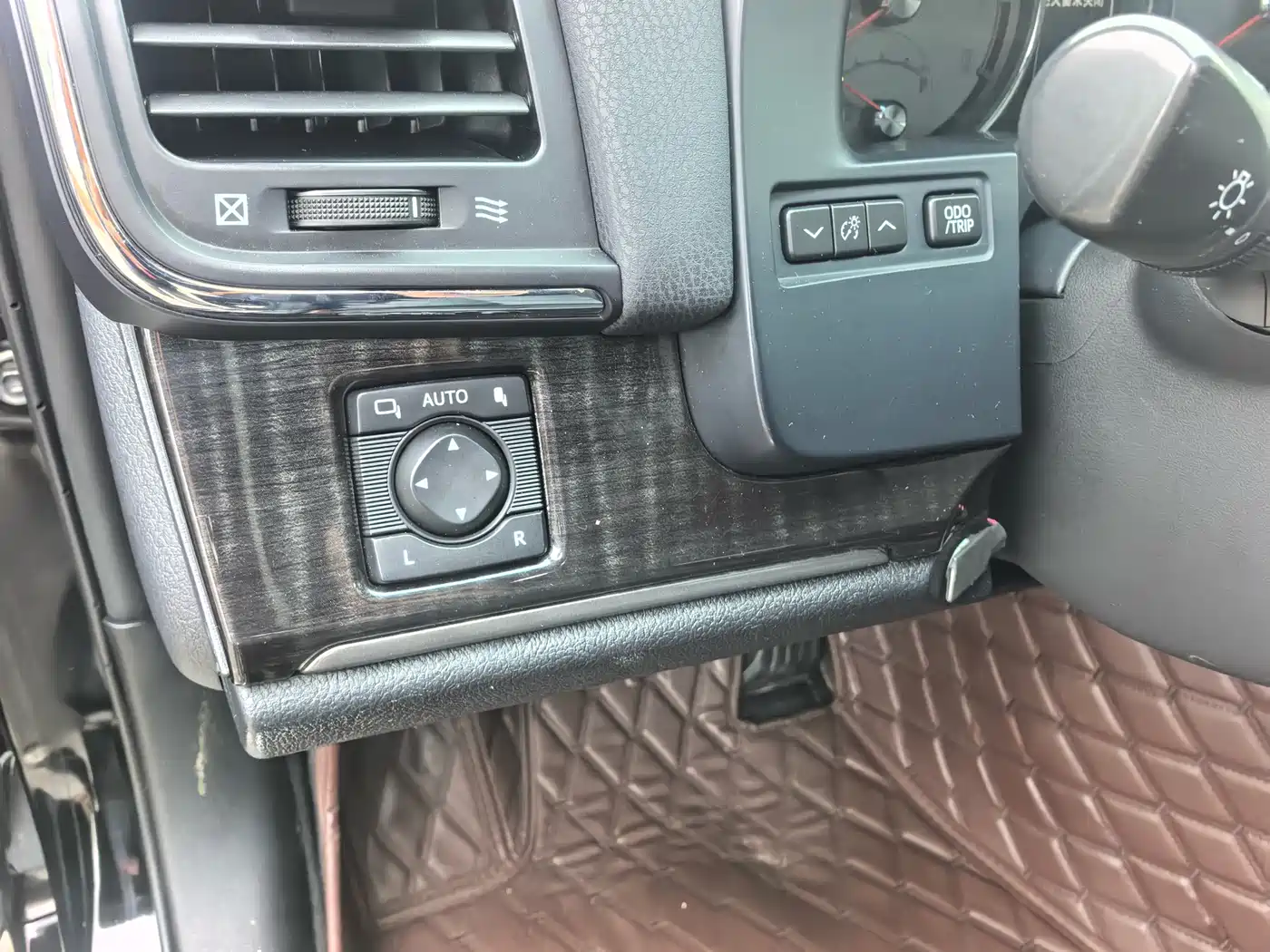 Toyota Crown 2015 2.0T Fashion фото 15