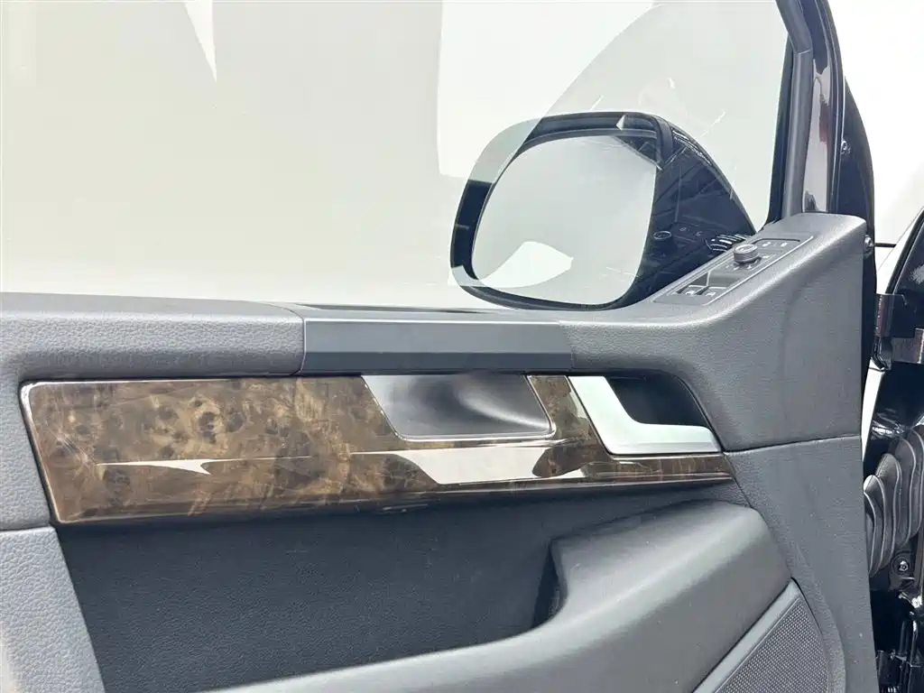 Volkswagen Multivan 2018 2.0TSI 2WD Luxury Edition 7-Seater фото 7