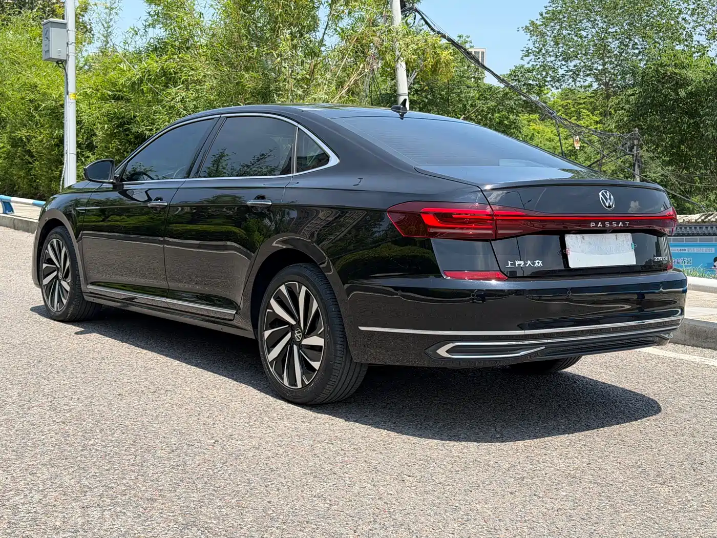 Volkswagen Passat 2022 330TSI Starlight Luxury Edition фото 24