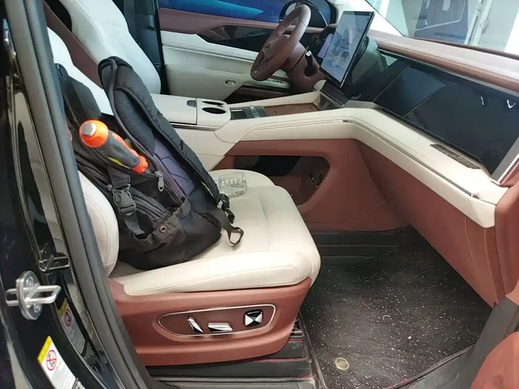 BYD Xia 2025 DM-i 1.5T 180km Surpass Edition фото 20