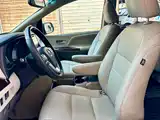 Photo 8 - Toyota Sienna