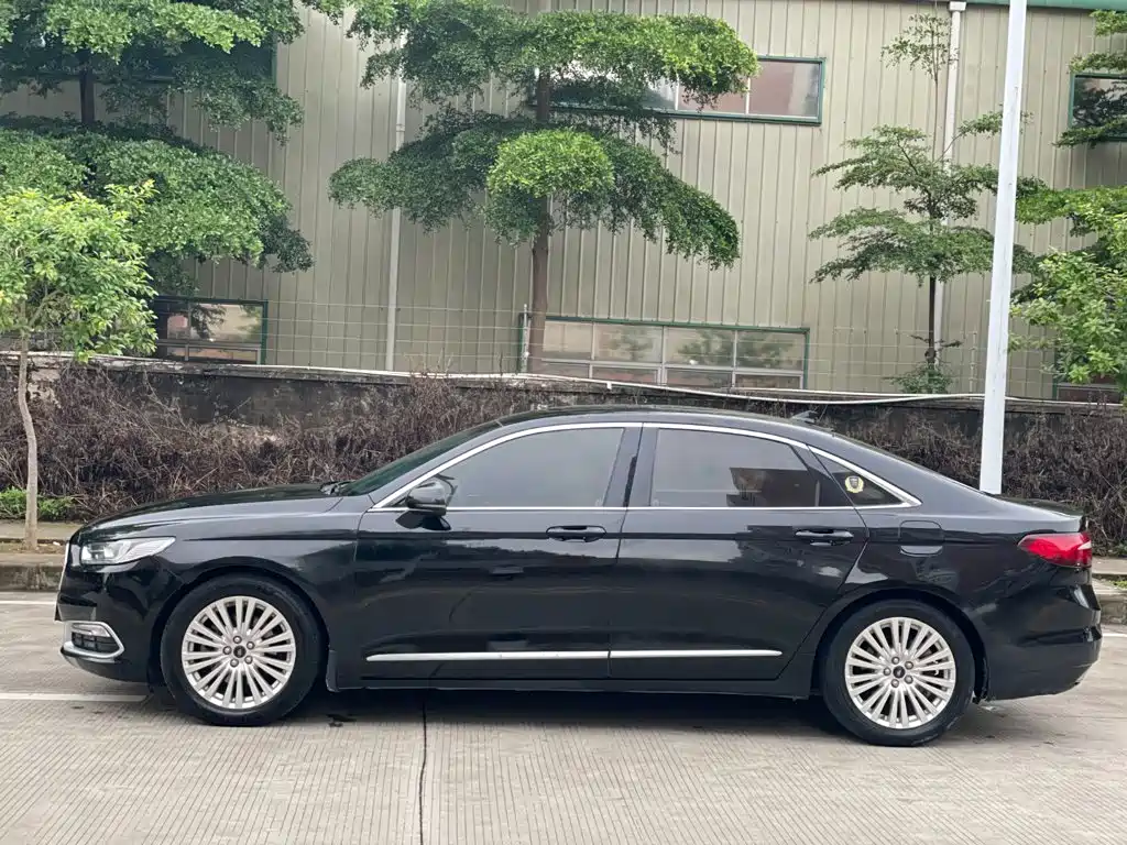 Photo 15 - Ford Taurus