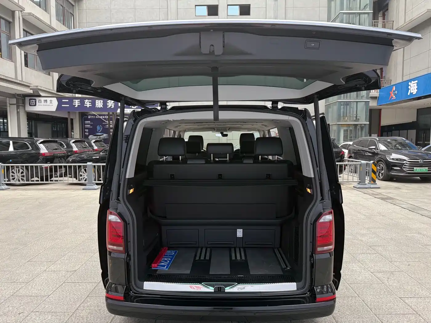 Volkswagen Multivan 2018 2.0TSI 4WD Premium Edition 7-Seater фото 26