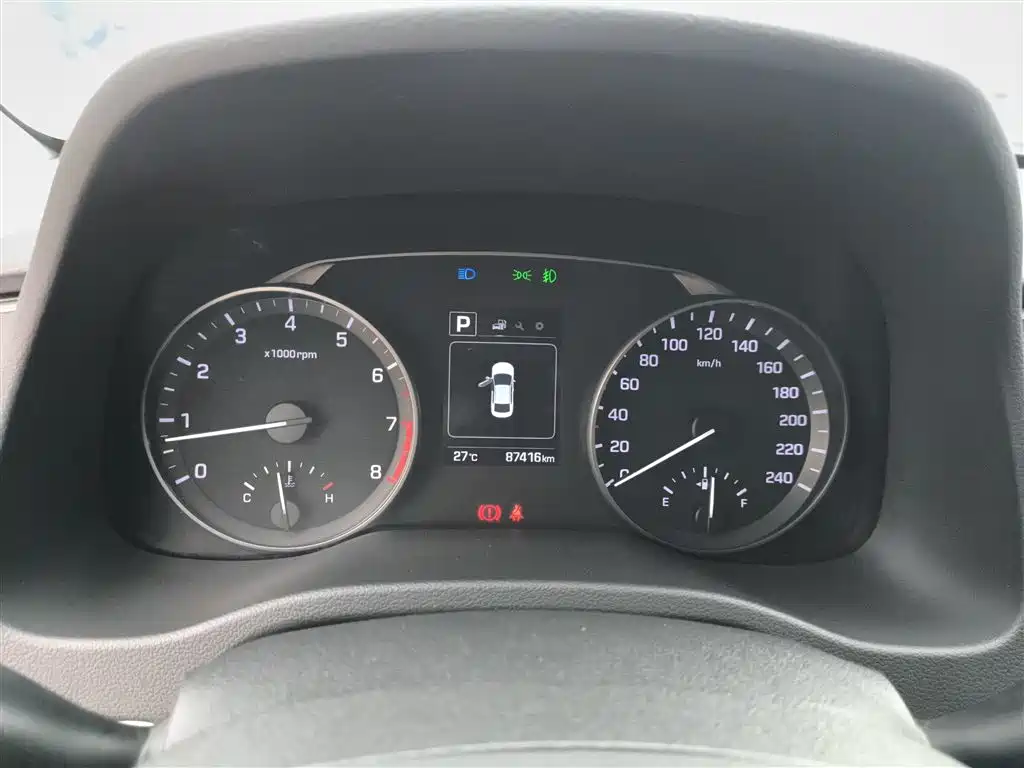 Hyundai Elantra 2018 1.6L Automatic 15th Anniversary Special Edition фото 8
