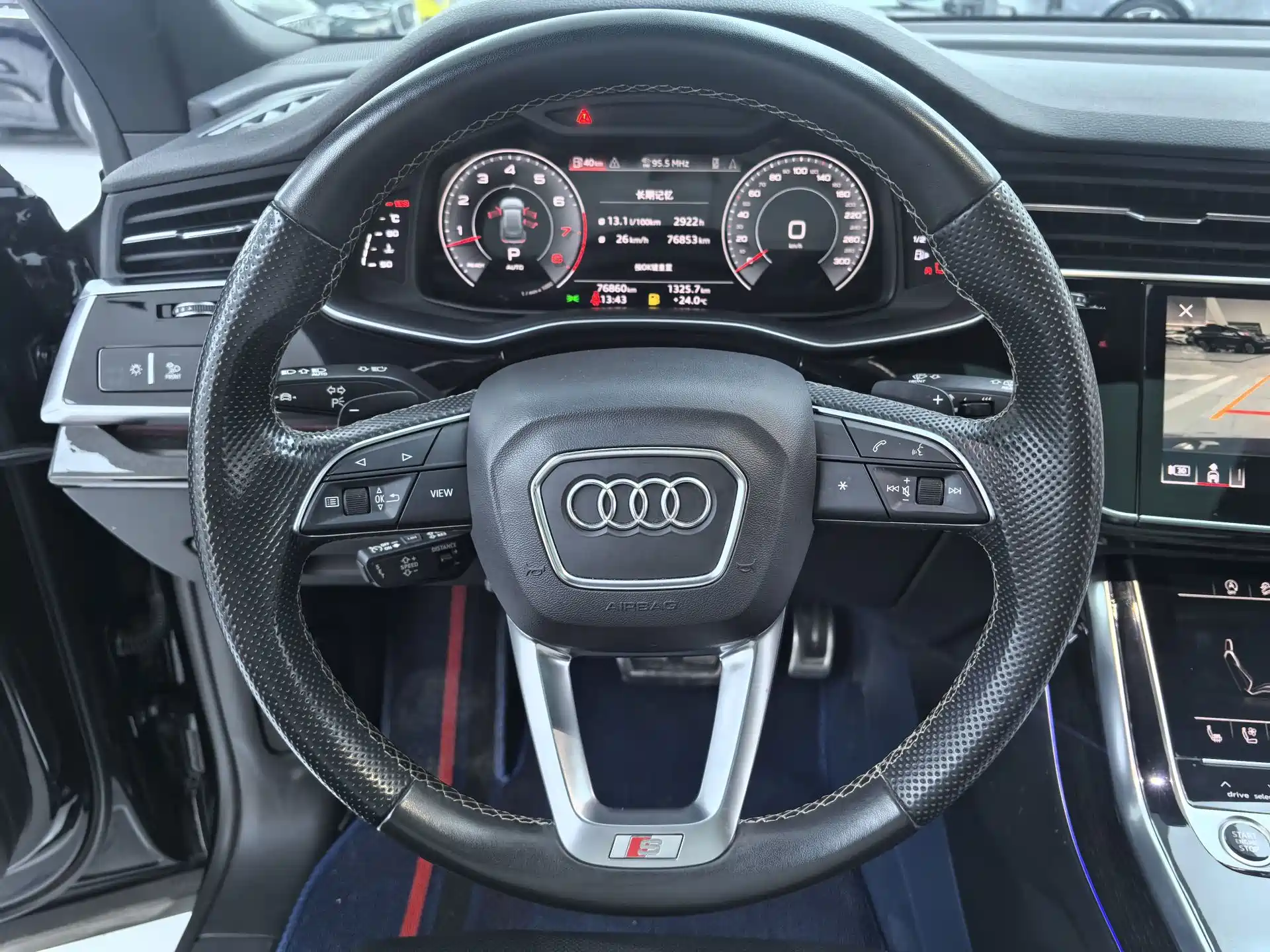 Фото 8 - Audi Q8