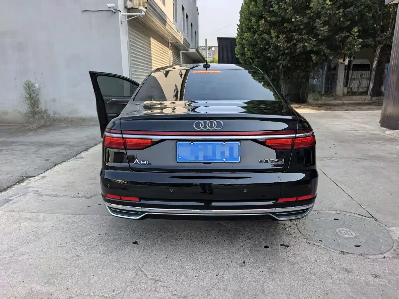 Фото 2 - Audi A8