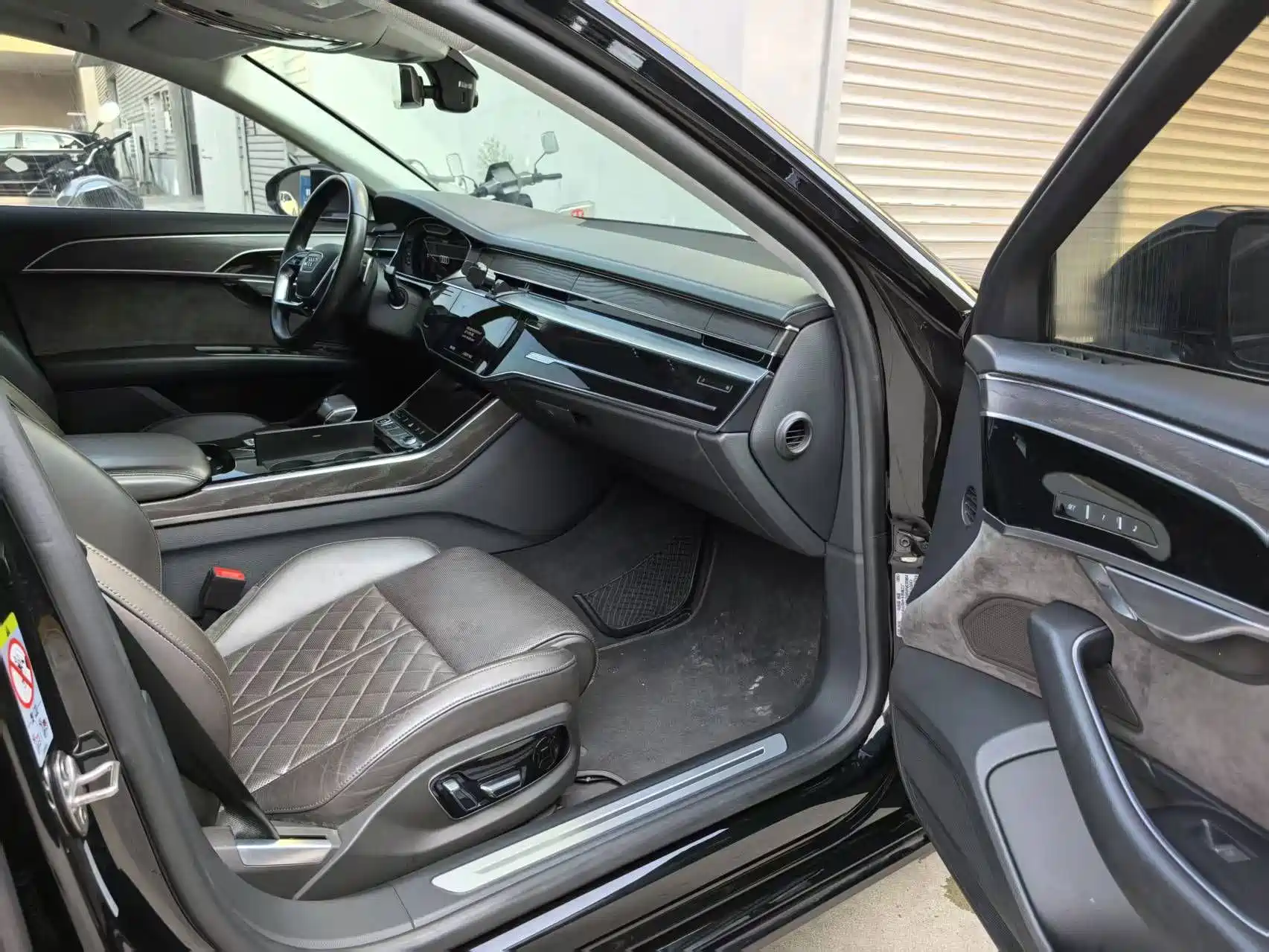 Фото 8 - Audi A8
