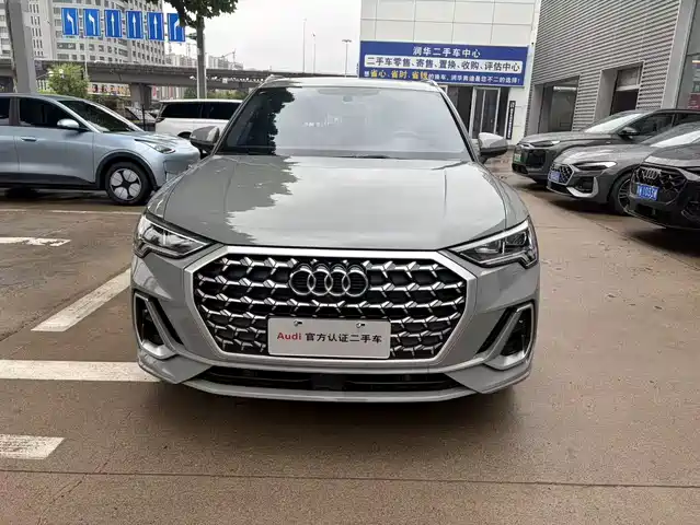 AUDI Q3 2024
