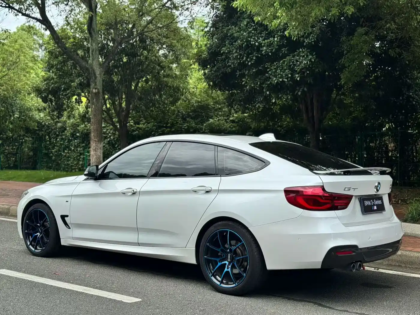 BMW 3 Series GT 2019 330i xDrive M Sport фото 9
