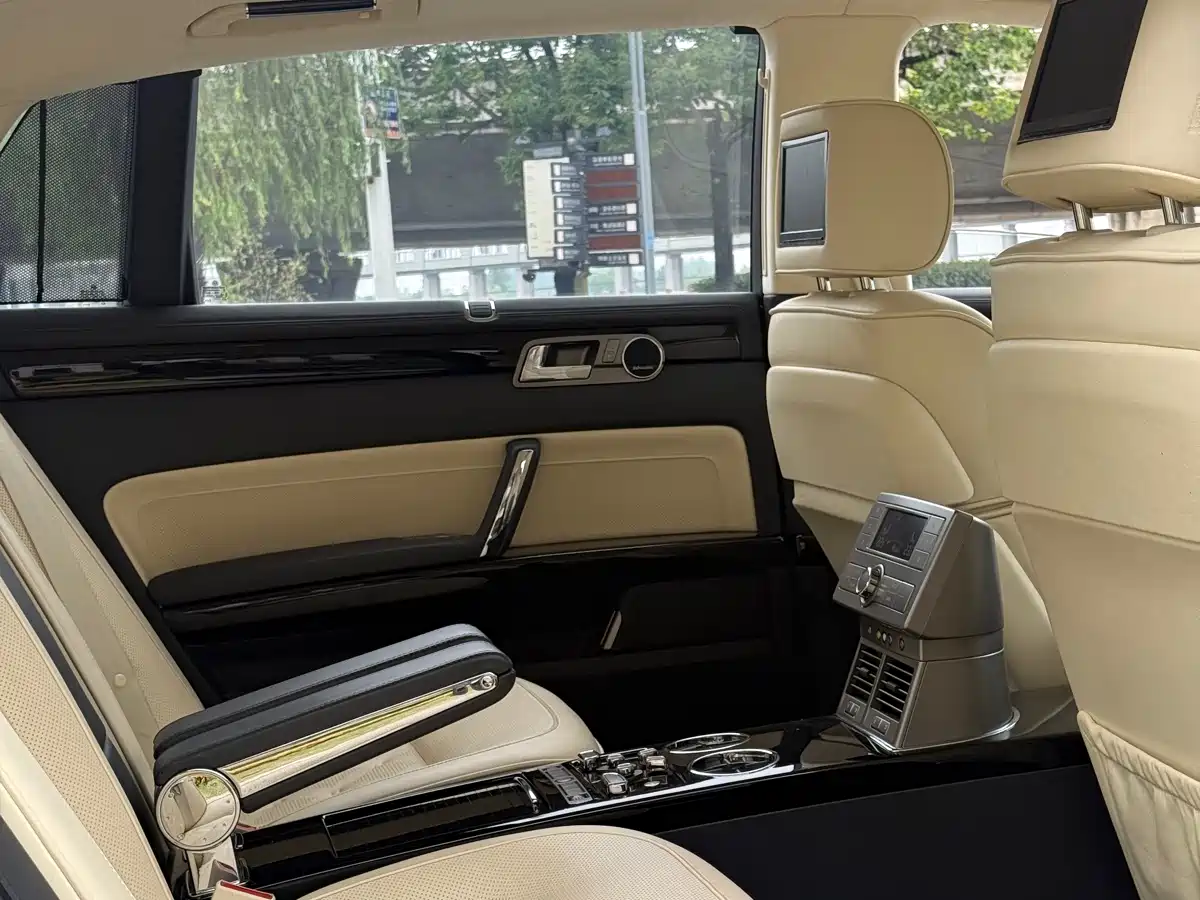 Volkswagen Phaeton 2013 4.2L Poltrona Frau Edition фото 21