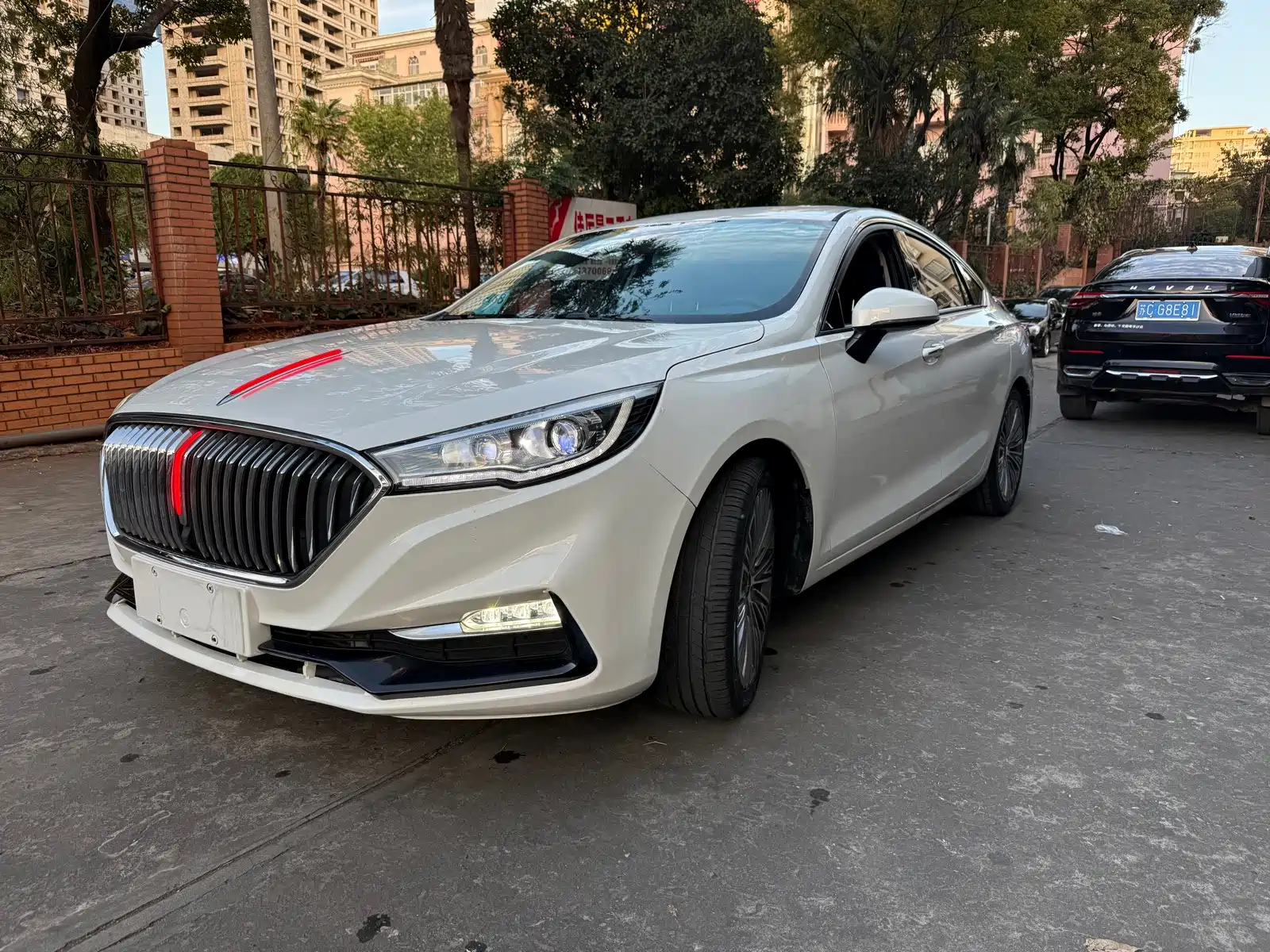 صورة 1 - Hongqi H5