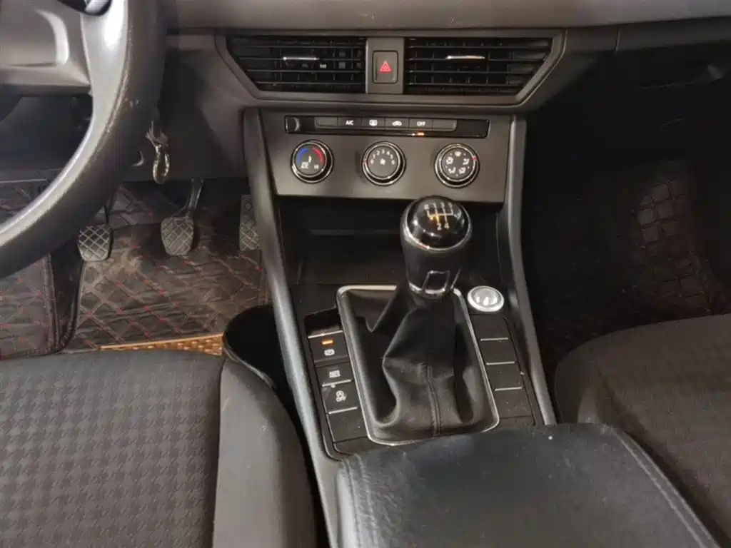 Volkswagen Bora 2019 Facelift 1.5L Manual Fashion China VI фото 14
