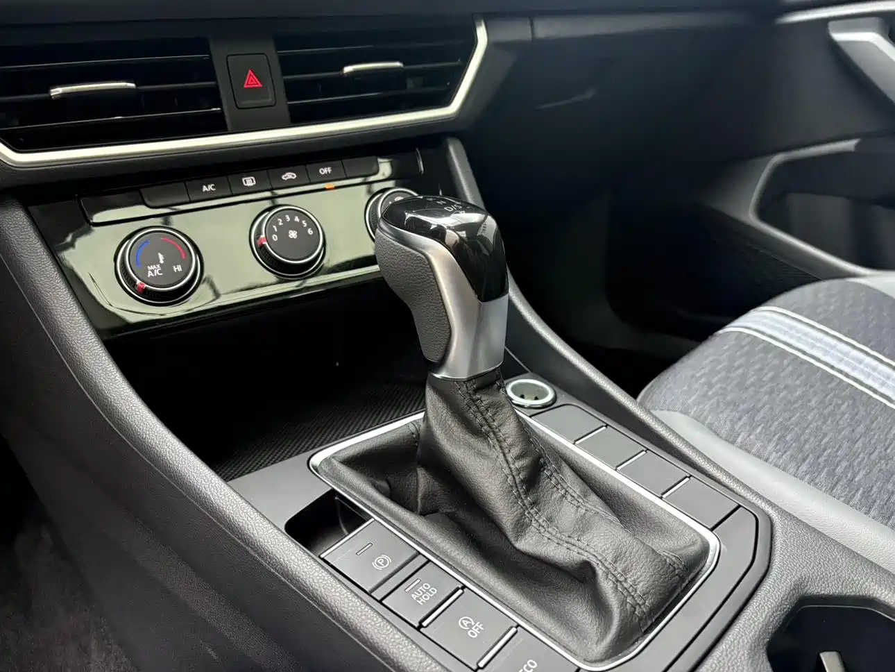 Volkswagen Sagitar 2026 2025 200TSI DSG Flying Leap Edition