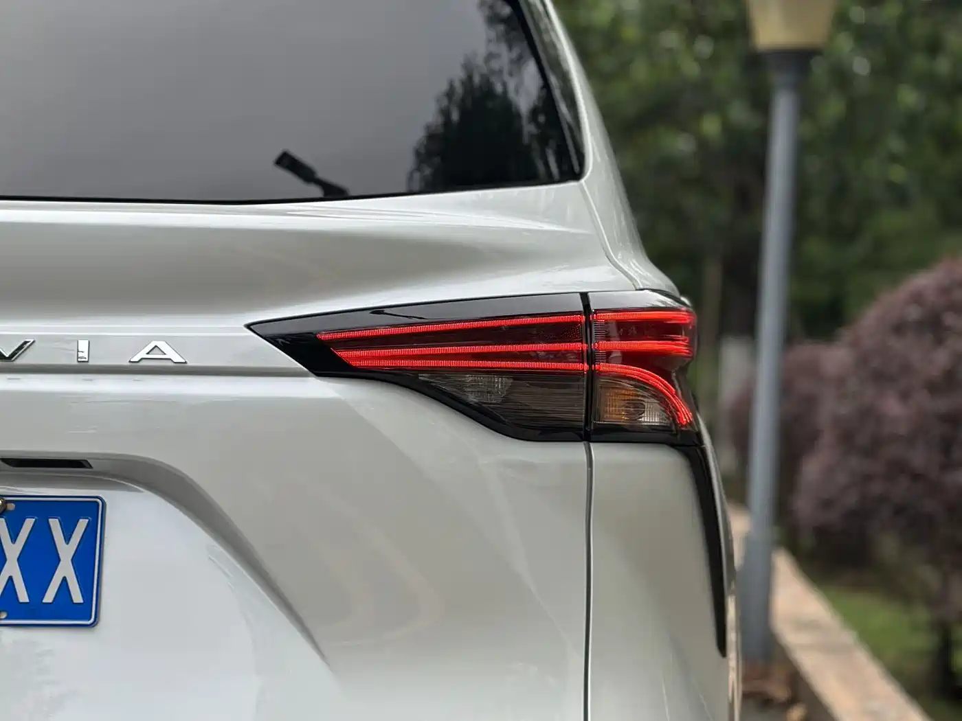 Toyota Granvia 2023 2.5L Hybrid Flagship VIP Edition фото 8