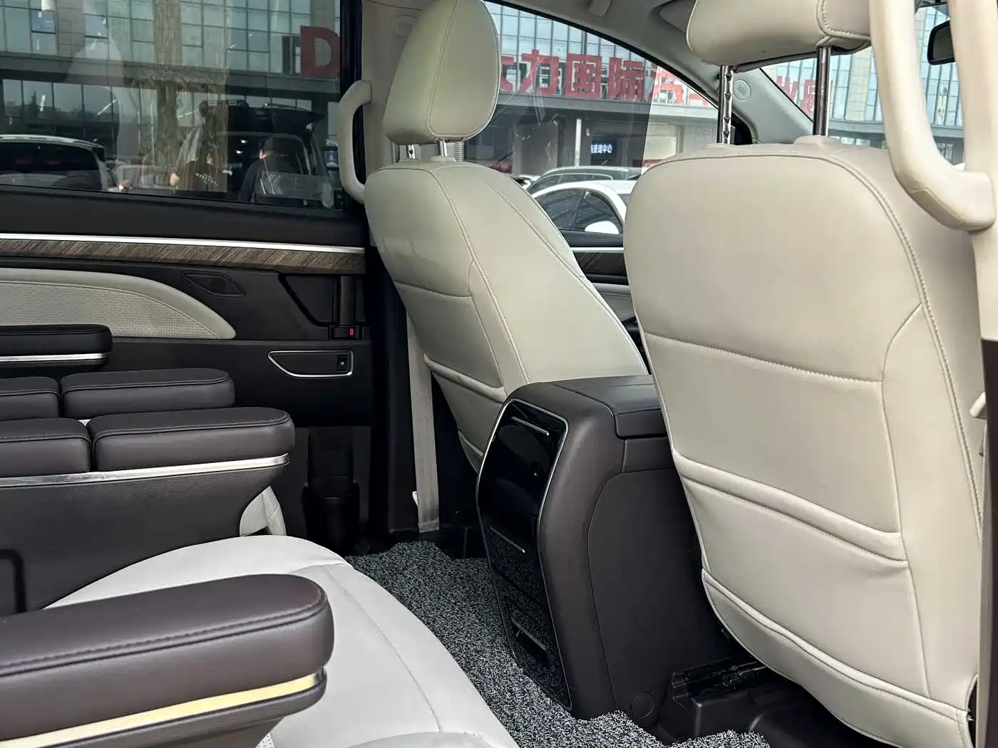 GAC Trumpchi Trumpchi M8 2021 Leading Show Series 390T Ultimate Edition фото 9