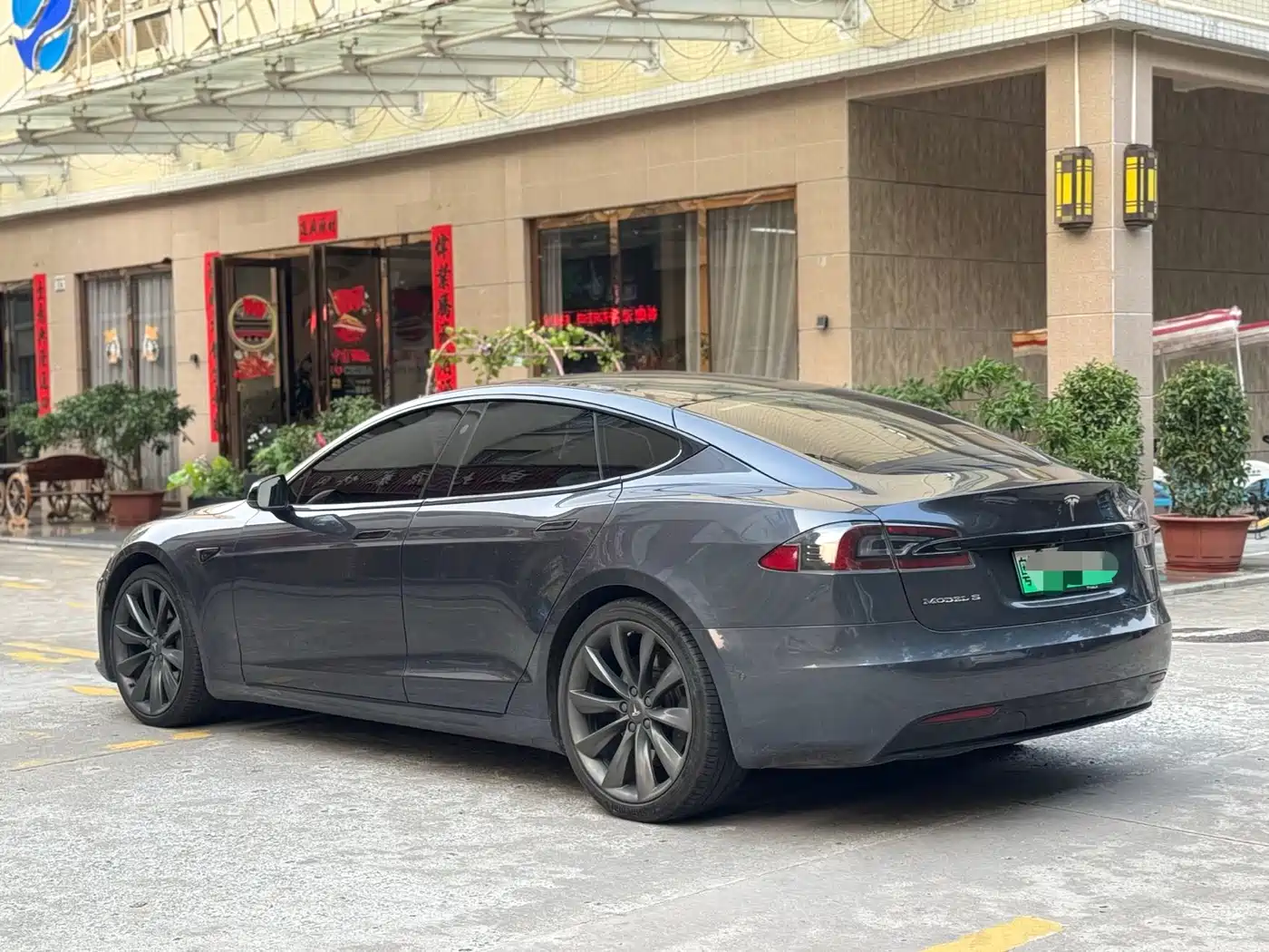 TESLA MODEL S