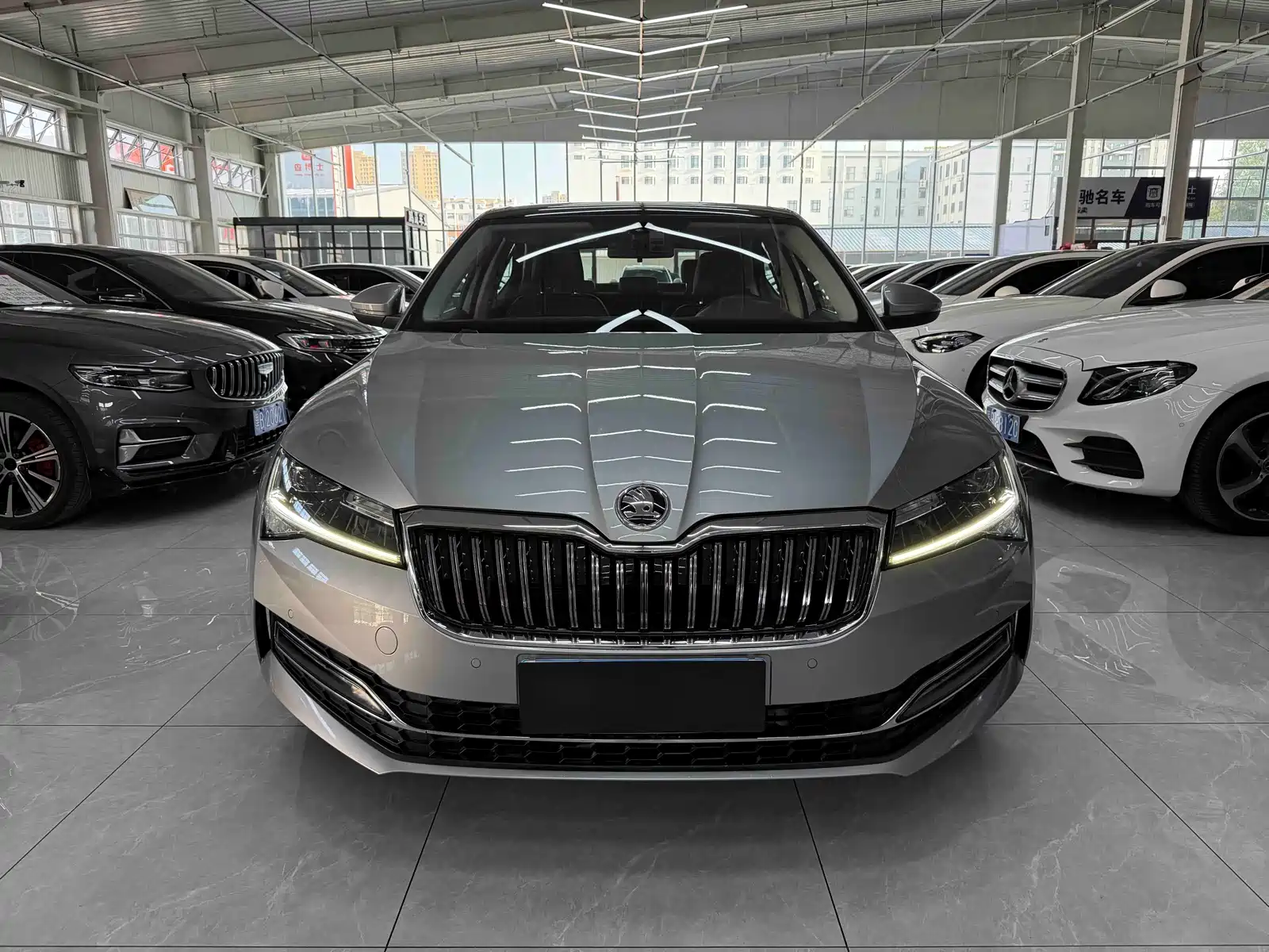 Фото 2 - Škoda Superb