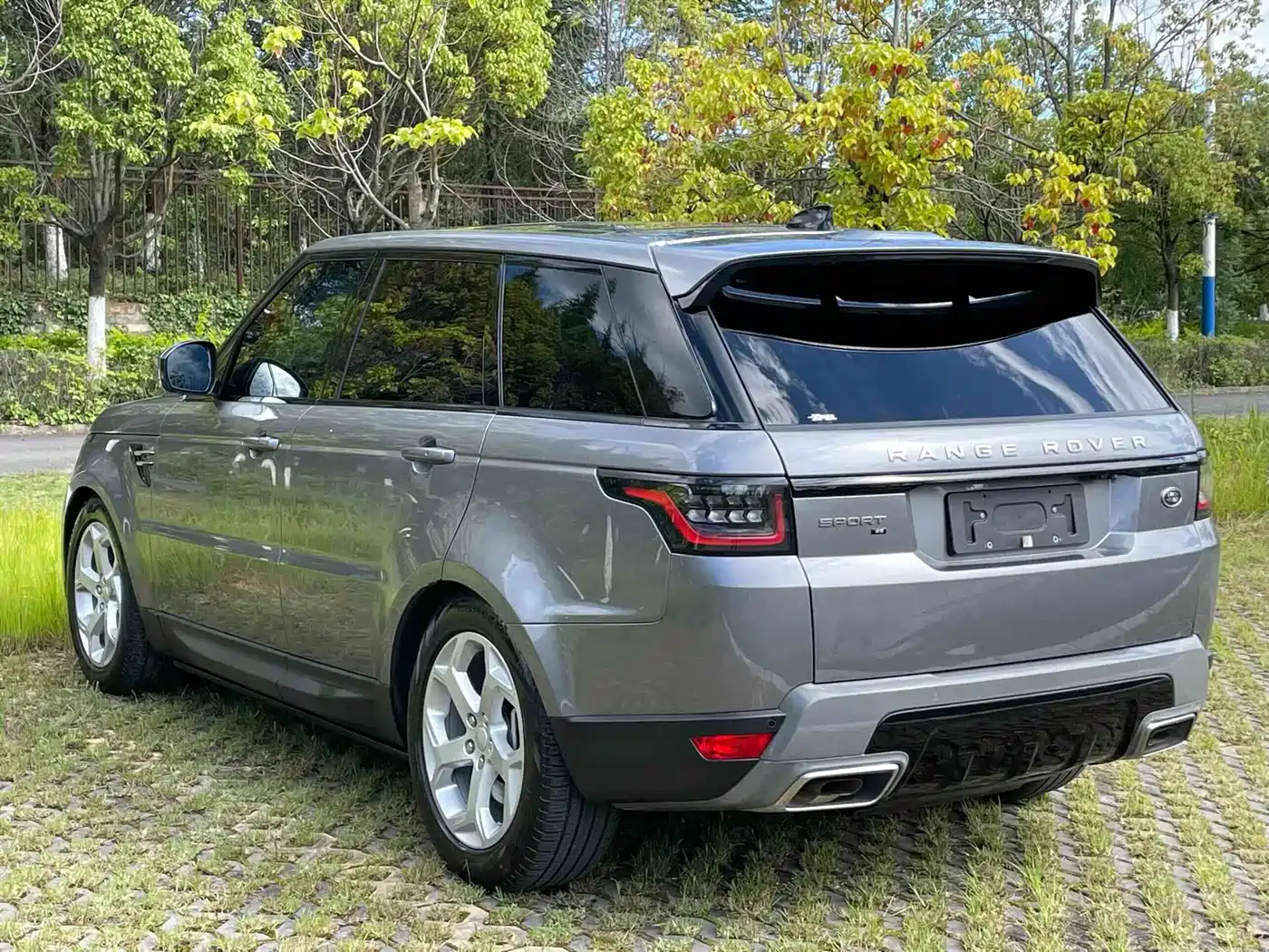 Land Rover Range Rover Sport 2021 3.0 L6 SE фото 6