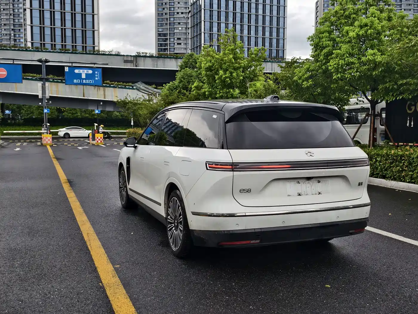 NIO ES8 2026 2025 Model 6-Seat Executive Luxury Edition