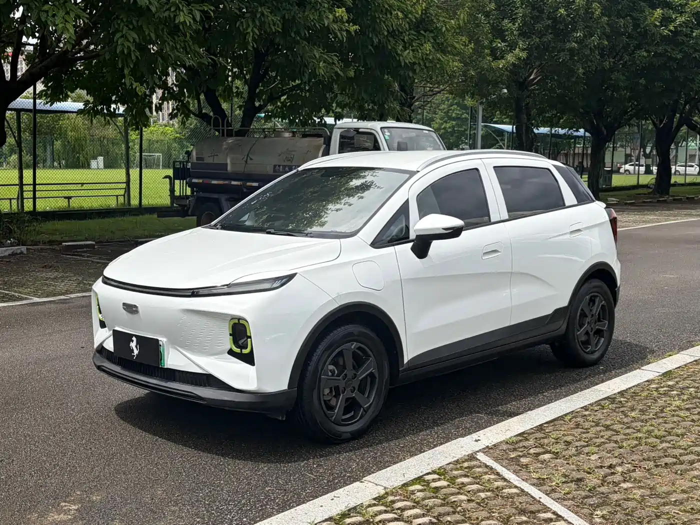 Фото 1 - Geely Geometry E Firefly