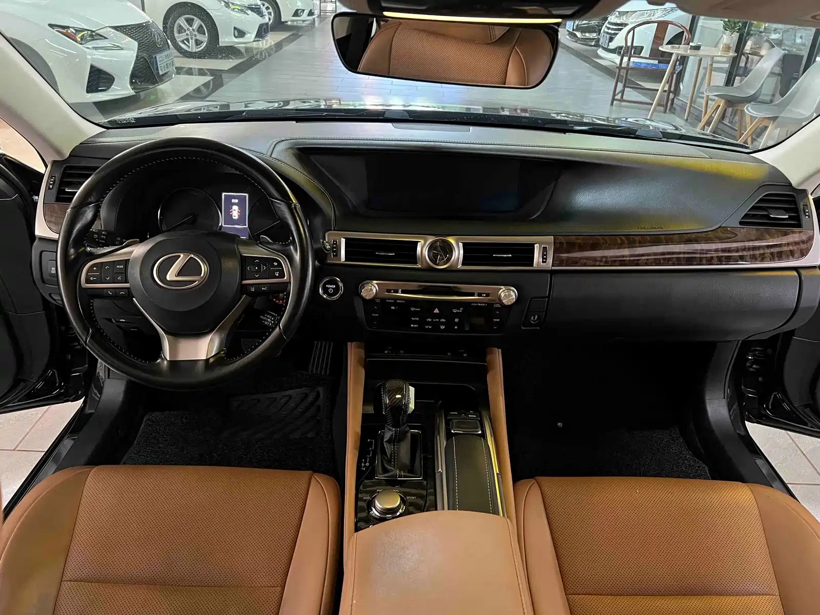 Фото 4 - Lexus GS