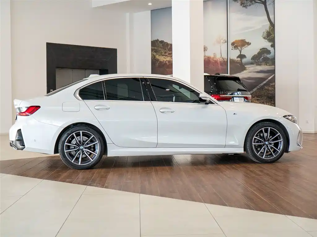 BMW 3 Series 2025 325i M Sport Package фото 4