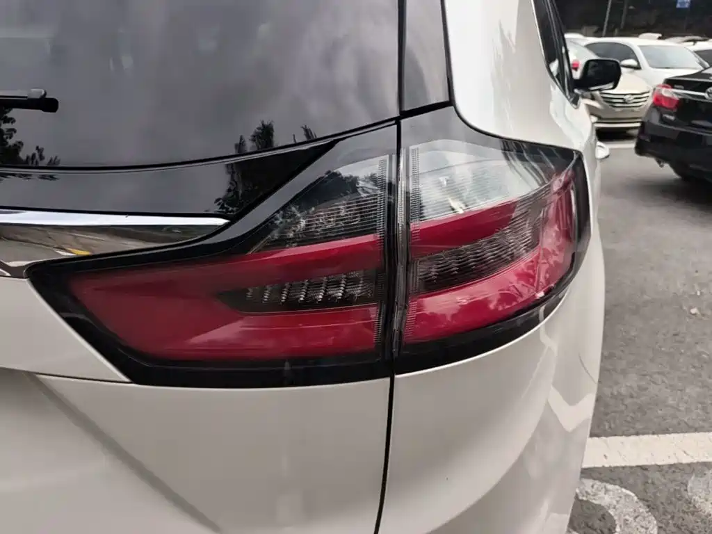 Фото 8 - Ford Edge