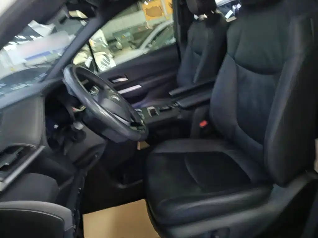 صورة 15 - Toyota Sienna