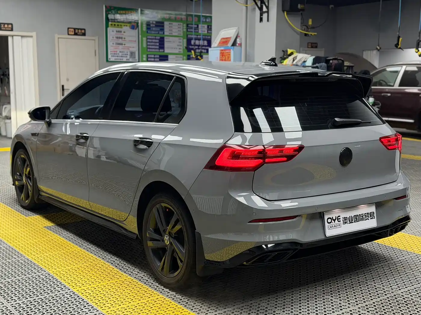VOLKSWAGEN GOLF