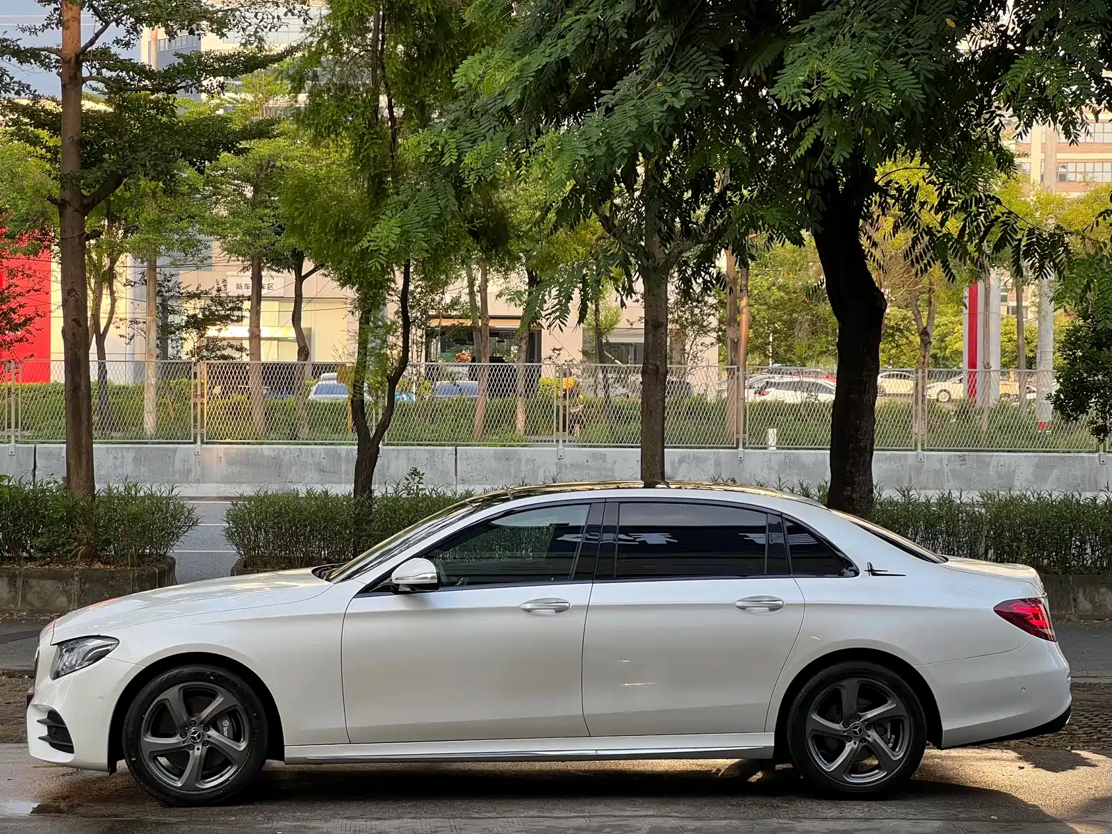 Фото 7 - Mercedes-Benz E-Class