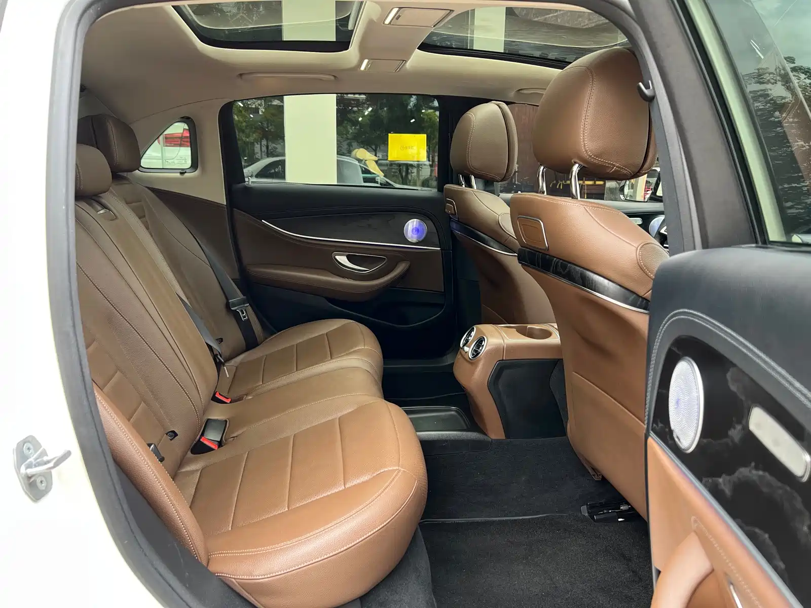 Фото 20 - Mercedes-Benz E-Class