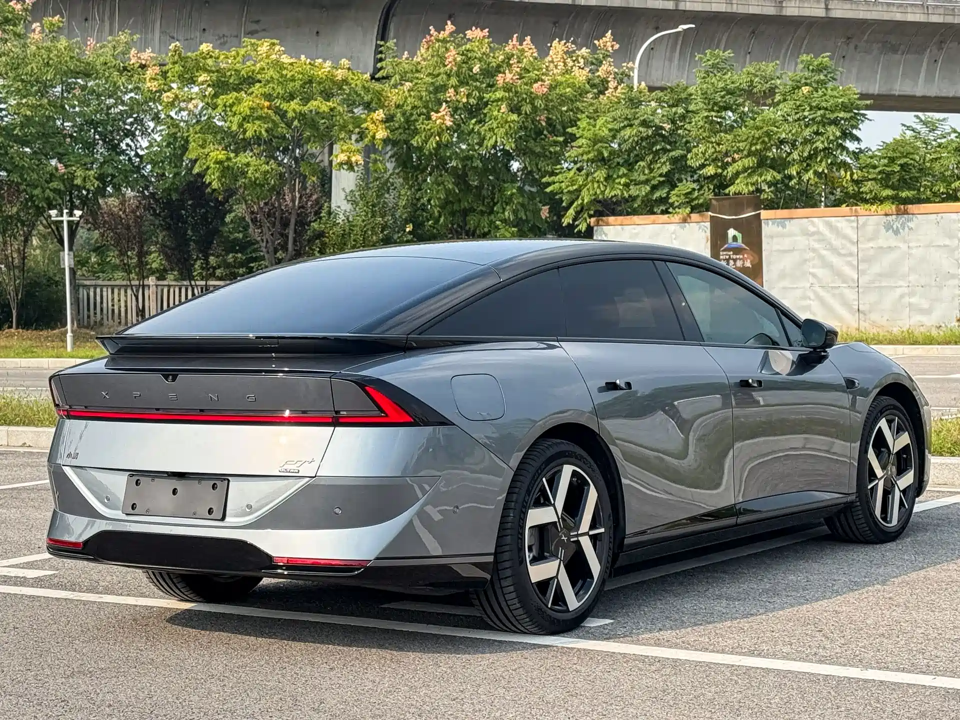 Фото 7 - XPeng P7+