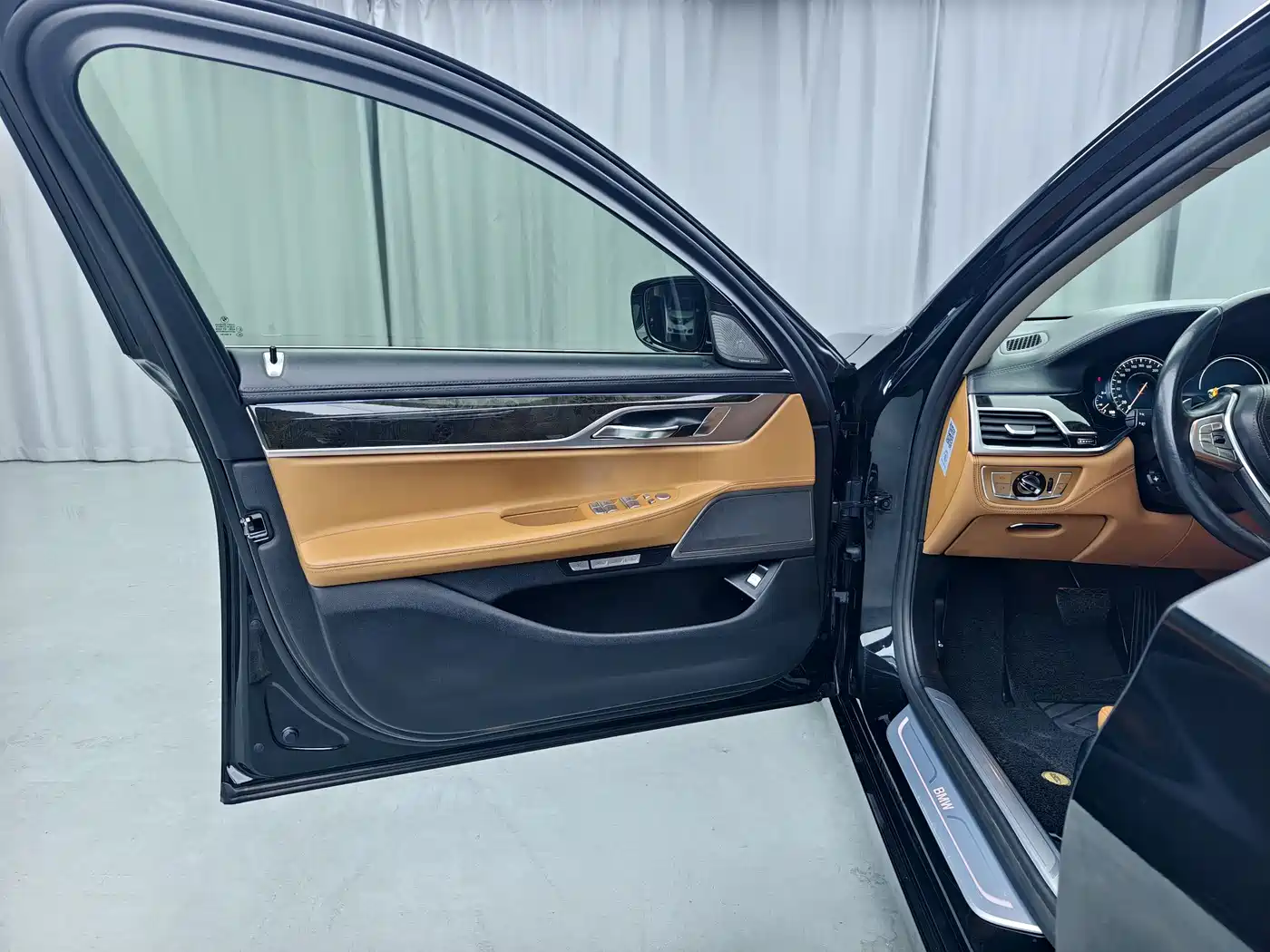 BMW 7 Series 2016 740Li Leading Edition фото 6
