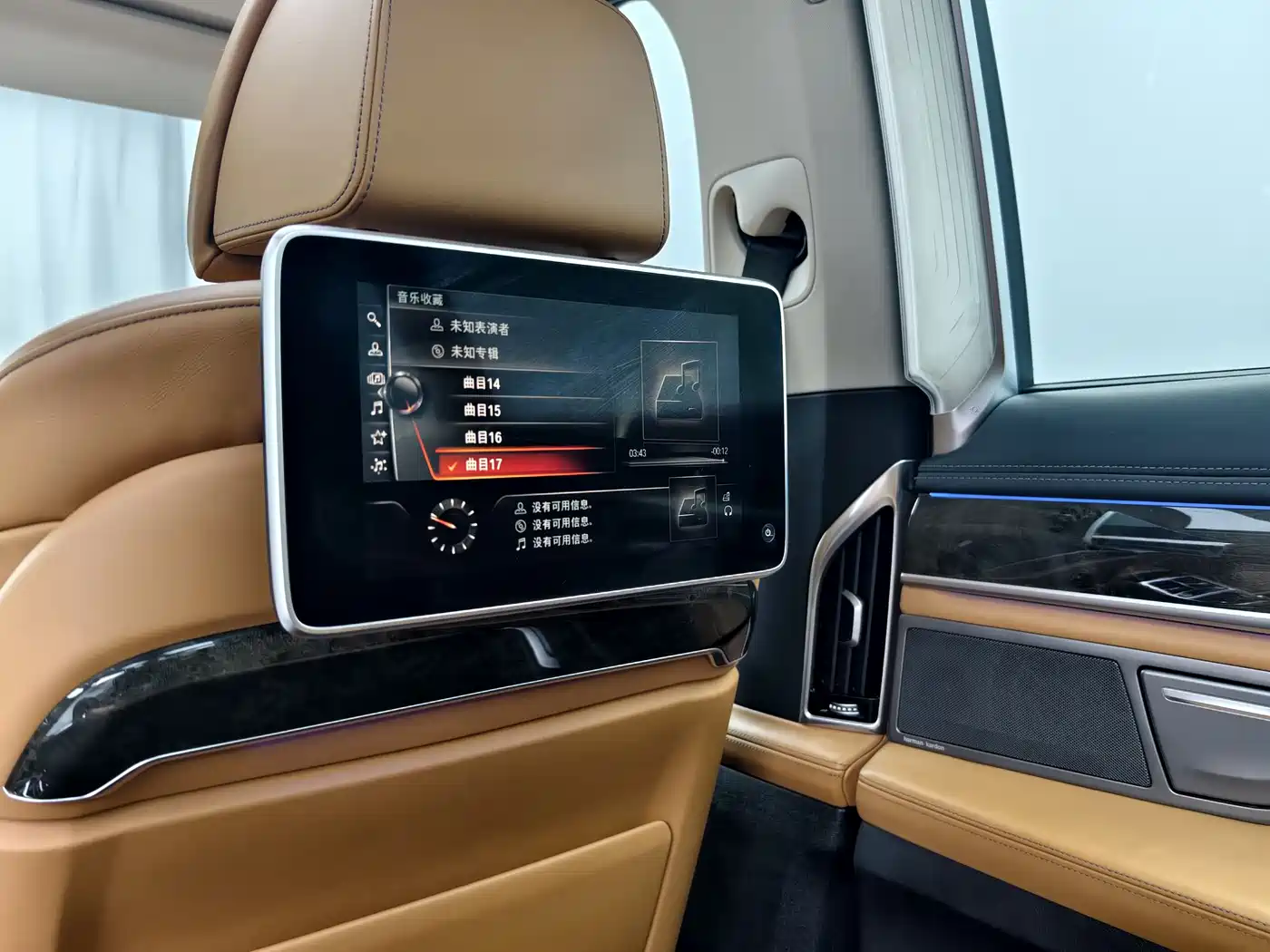 BMW 7 Series 2016 740Li Leading Edition фото 19