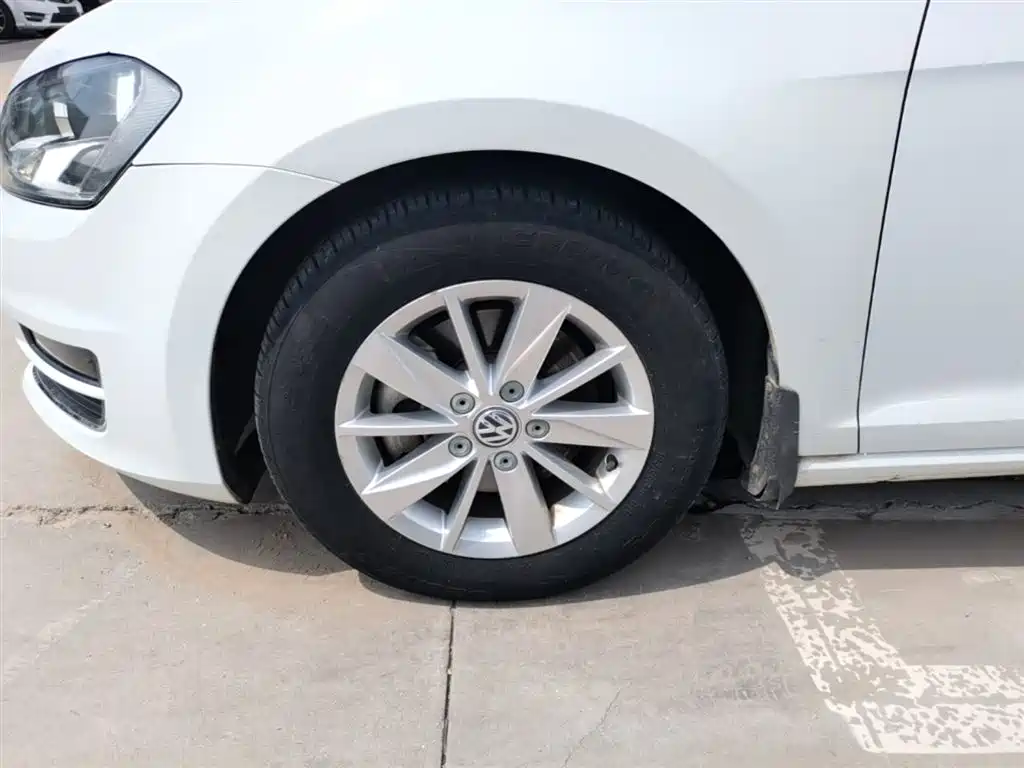 Volkswagen Golf 2014 1.6L Automatic Fashion Edition фото 23