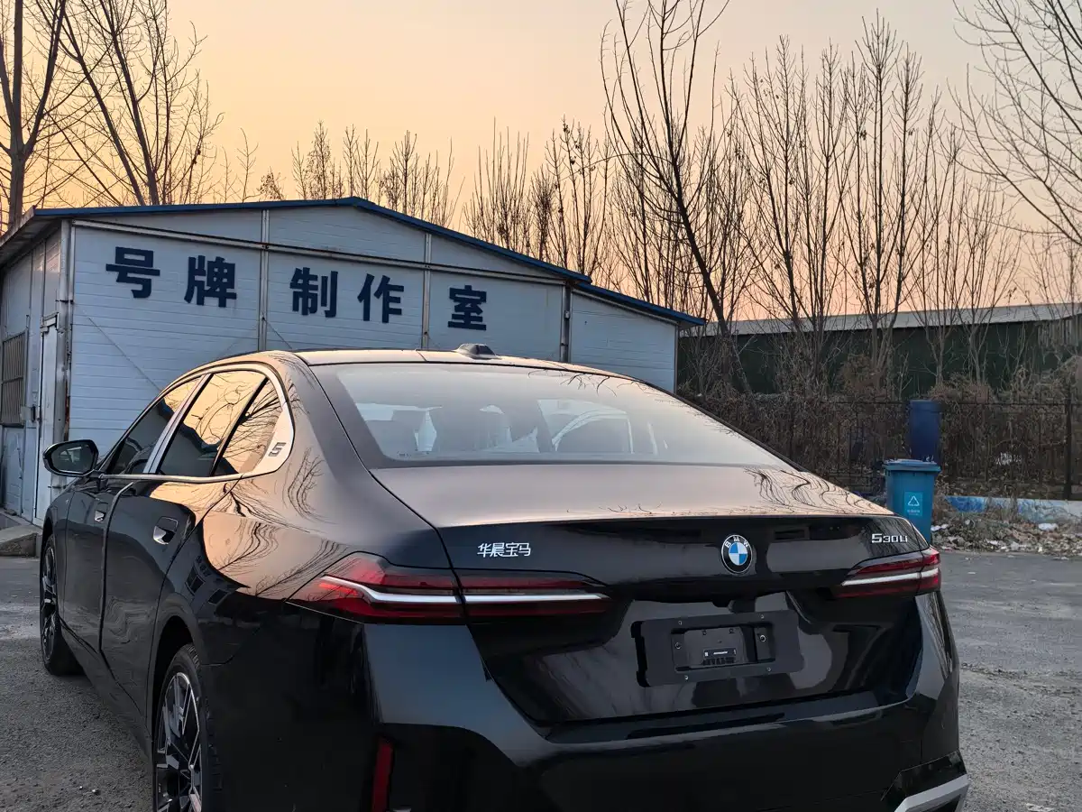 BMW 5 Series 2025 530Li Premium M Sport Package фото 4