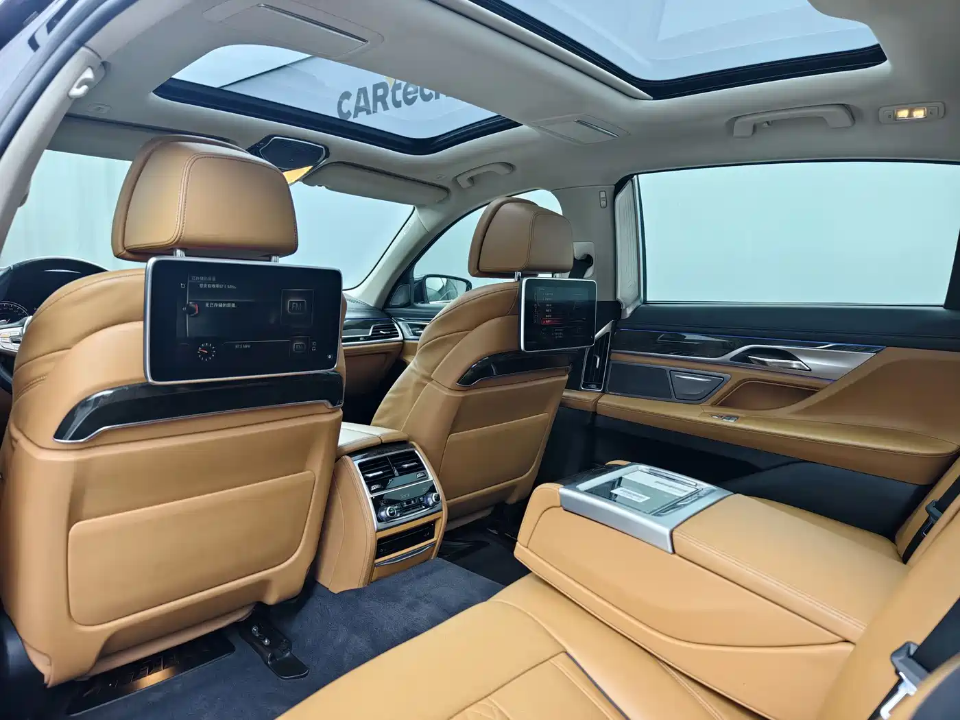 BMW 7 Series 2016 740Li Leading Edition фото 18