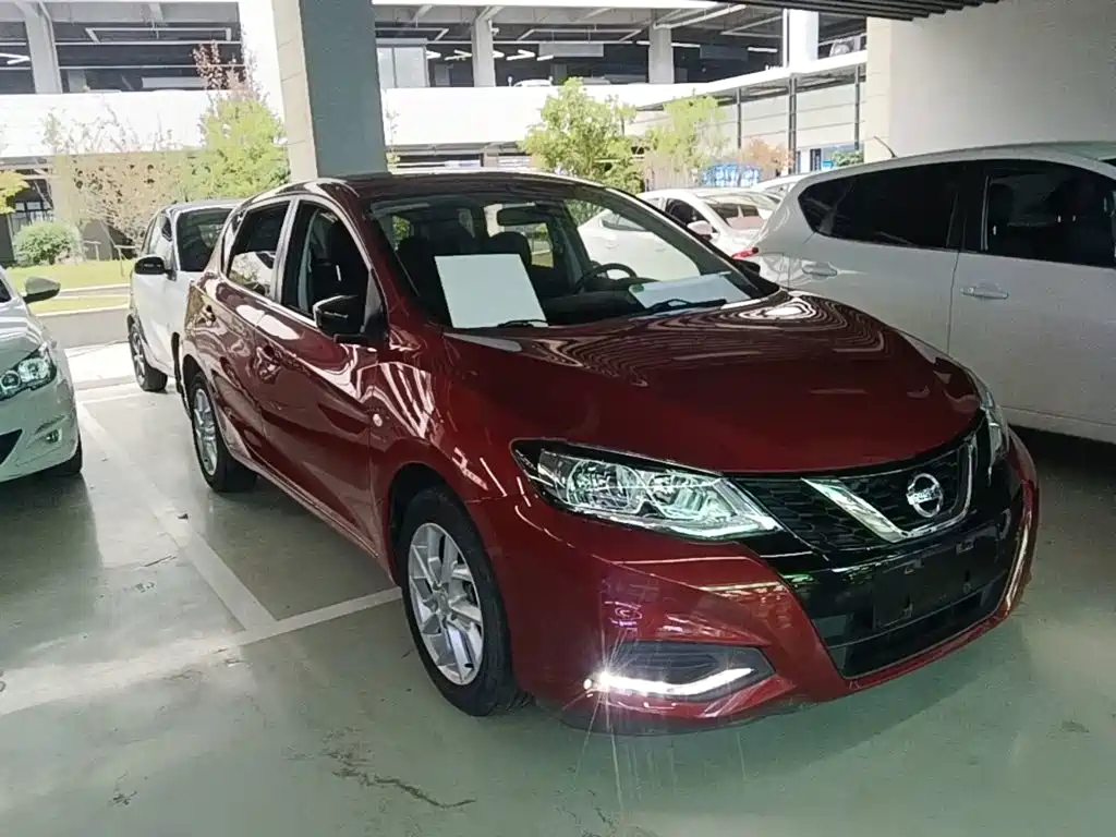 Фото 4 - Nissan Tiida