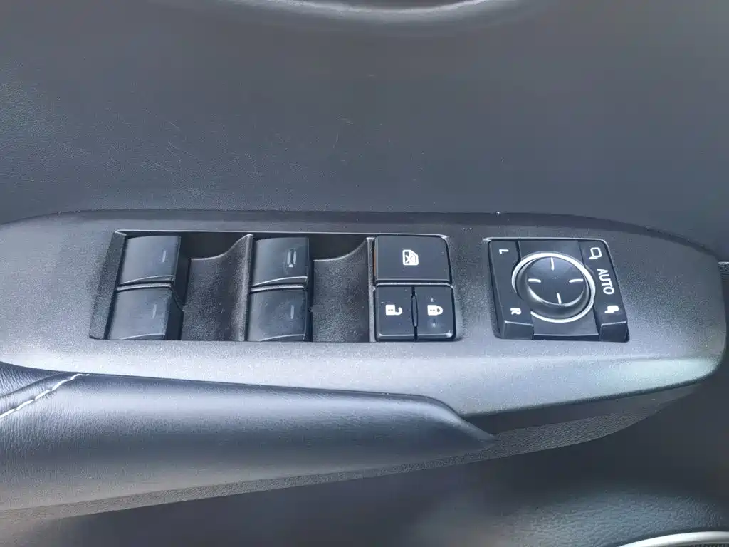 Фото 25 - Lexus NX