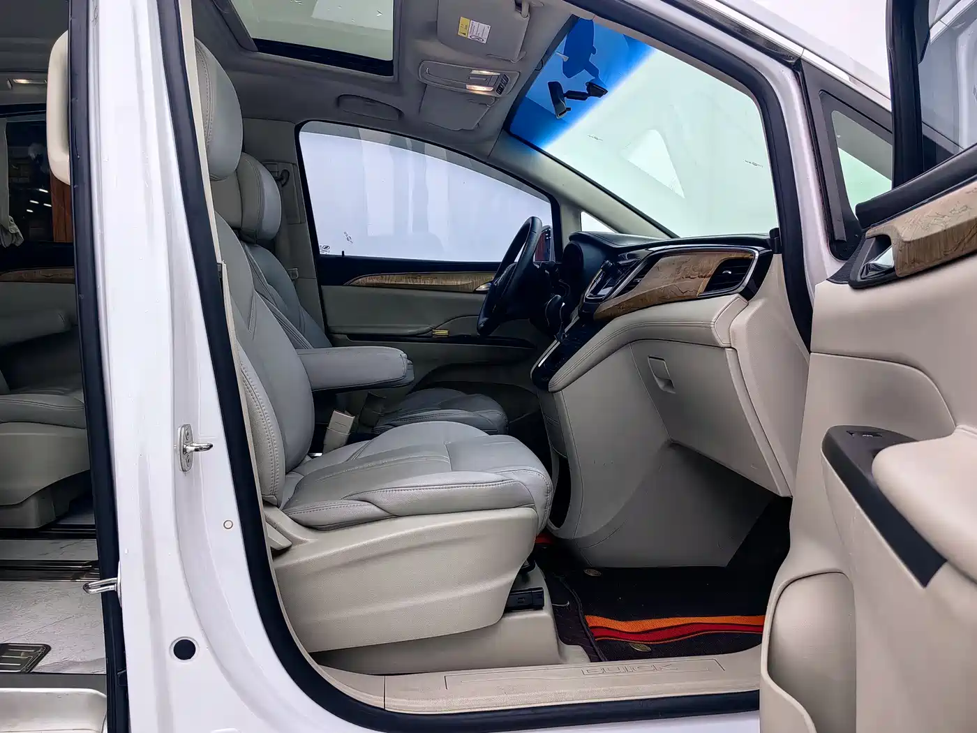 Buick GL8 2018 28T Comfort China VI фото 17