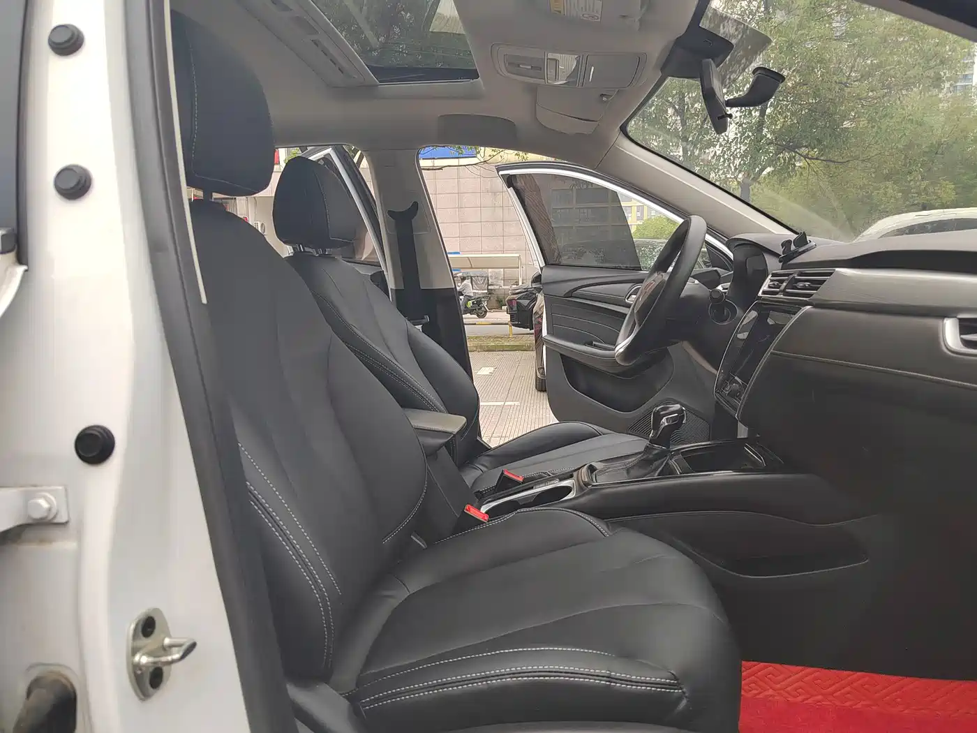 Roewe i5 2019 2019 1.5L Auto 4G-Connected Langyue Edition