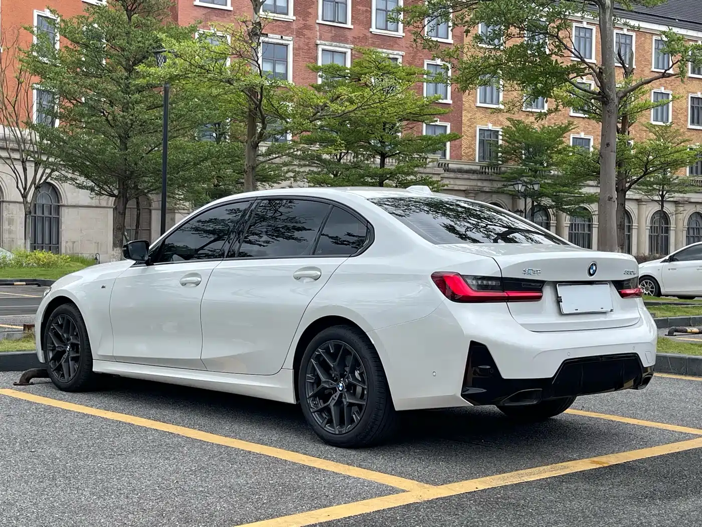 BMW 3-SERIES